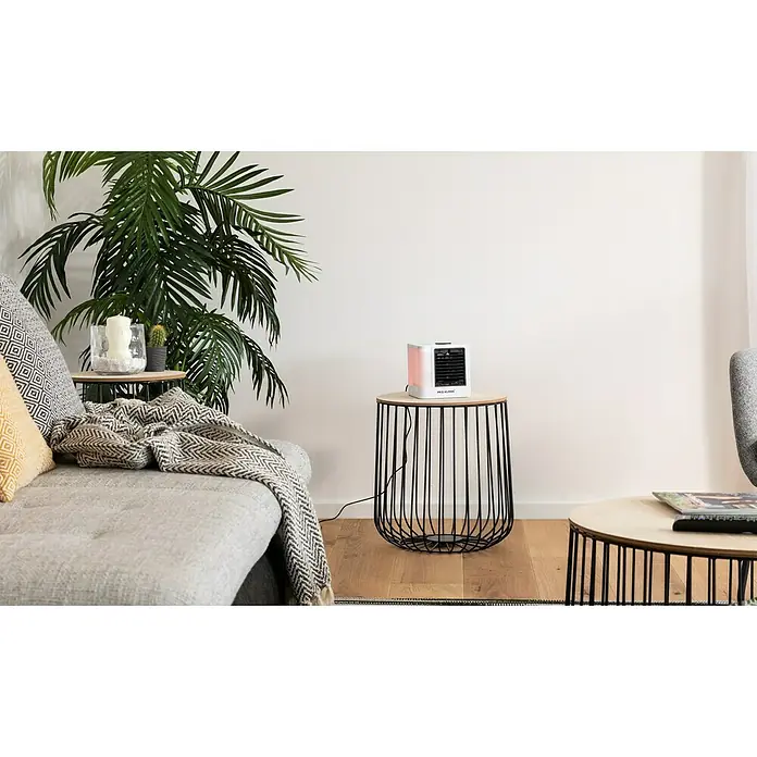 Proklima Luftkühler Mini USB - LED, 5 W - Der tragbare Pro Klima Luftkühler steht auf einem Beistelltisch und sorgt für eine angenehme Atmosphäre in jedem Raum.
