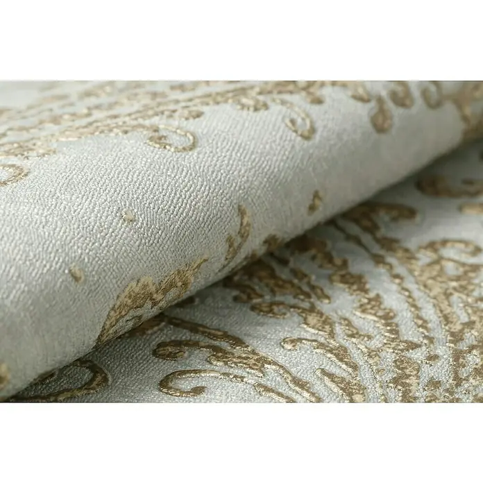 Rasch Vliestapete - Gold/Blau, Ornament, 10,05 x 0,53 m - Nahaufnahme einer Rolle hochwertiger Vinyltapete mit einem komplizierten goldenen Muster auf hellblauem Grund.