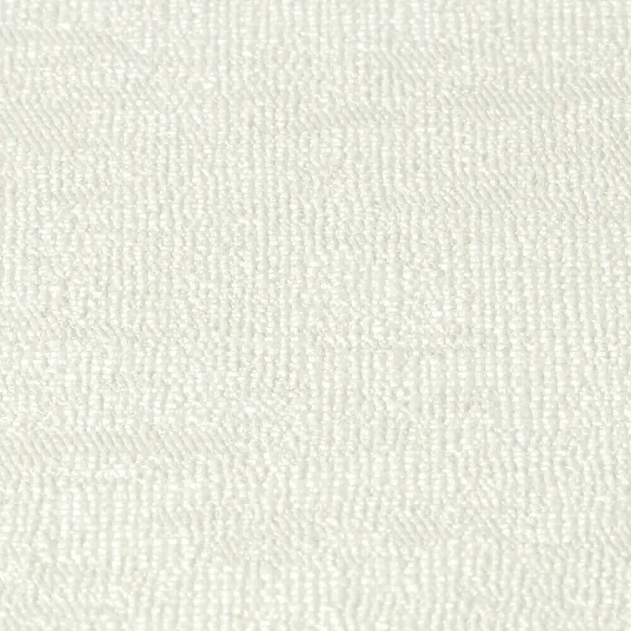 Rasch Saphira Vliestapete I - Weiß, Uni, 10,05 x 0,53 m - Nahaufnahme eines flauschigen, weißen Handtuchs, das Weichheit und Komfort für den täglichen Gebrauch verspricht.