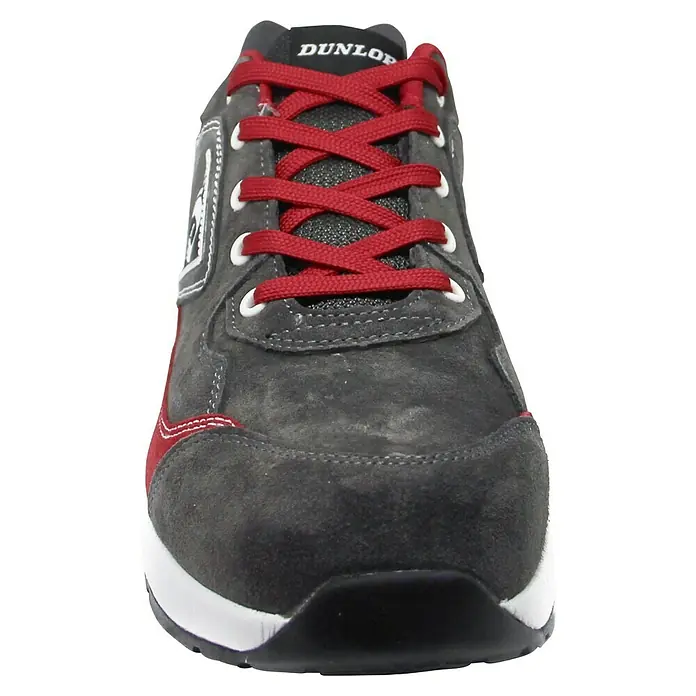 Dunlop Zapato bajo de seguridad Flying Luka - 36, Clase de protección según EN ISO 20345: S3, Gris/Rojo - Primer plano de una zapatilla deportiva gris Dunlop con cordones rojos y suela blanca. Un zapato deportivo para el día a día.