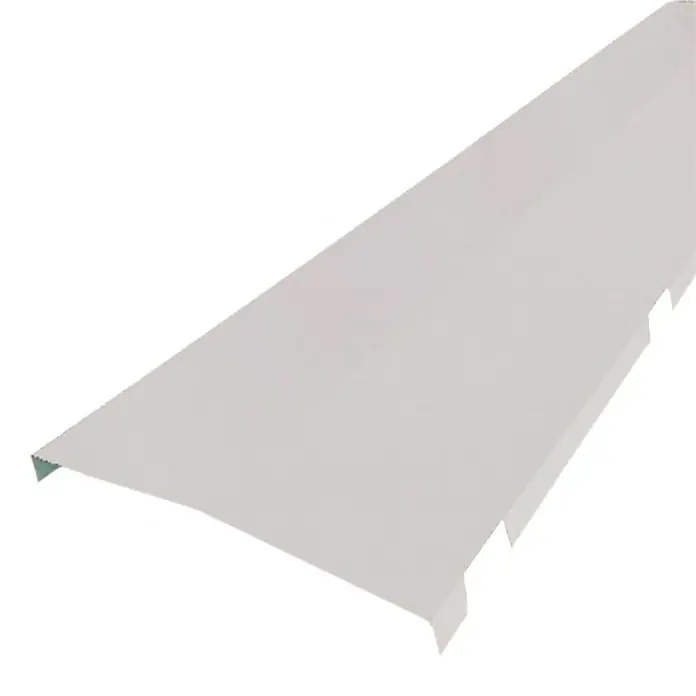 Cumbrera de placa Soditer - Blanco, Largo: 2,2 m - Primer plano de una limatesa blanca, utilizada para acabados de techos para proteger contra los elementos.