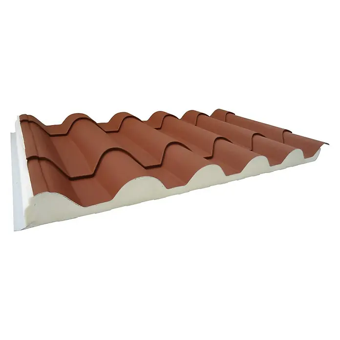 Panel de sándwich  Coppo Piano - 3,5 m x 1 m x 45 mm, Teja - Primer plano de un panel de tejas marrón con base aislante, perfecto para techos energéticamente eficientes.