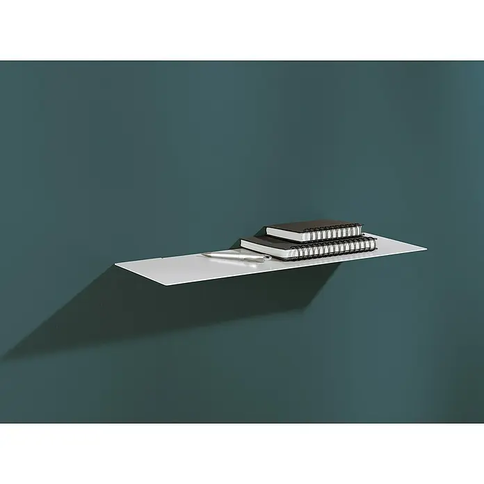 Dolle Wandregal Katana - L x B x H: 80 x 20 x 4,5 cm, Weiß - Die weiße Wandkonsole mit Notizbüchern und Stift bietet stilvollen Stauraum. Ideal für Büro oder Zuhause, praktisch und dekorativ.