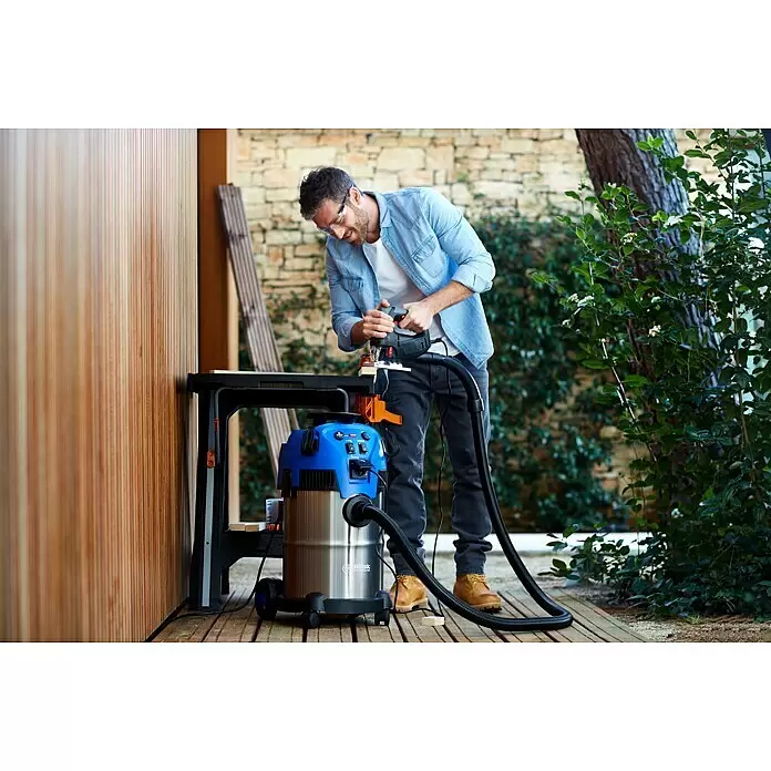 Nilfisk Elektro-Nass- & Trockensauger Multi II 30 T Inox VSC - 1.400 W, Behältervolumen: 30 l, Halbautomatisch - Anwendungsbeispiel