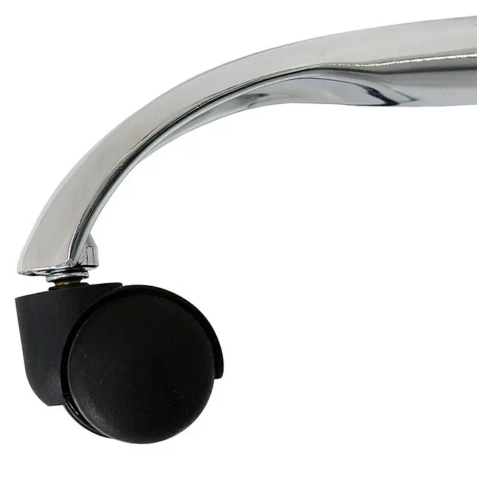 Silla de oficina Dafne - Negro, Reposacabezas - Primer plano de una base de silla de oficina cromada con una rueda negra, ideal para un espacio de trabajo moderno.