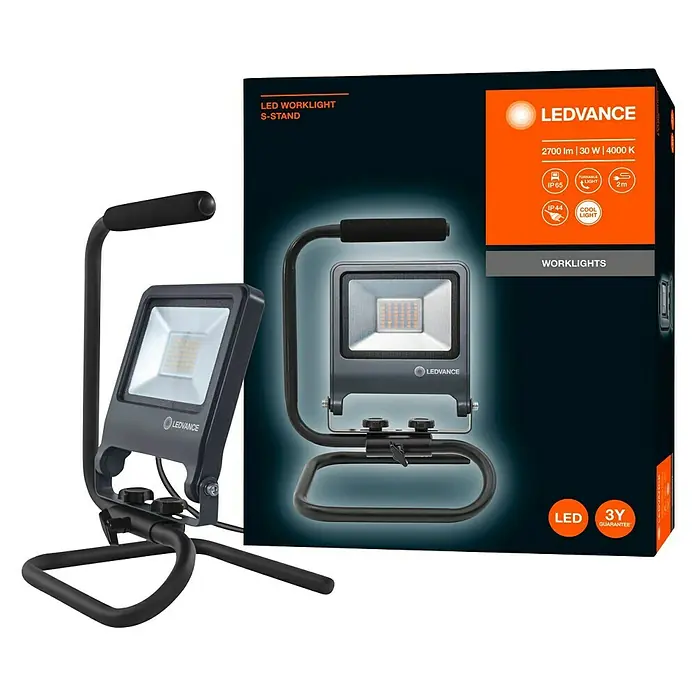 Ledvance LED-Strahler Floodlight - 30 W, 2.400 lm, 4.000 K, IP65 - Abbildung einer LEDVANCE LED-Arbeitsleuchte S-Stand mit 2700 Lumen, 30 Watt und 4000 K, ideal für Baustellen und Werkstätten.