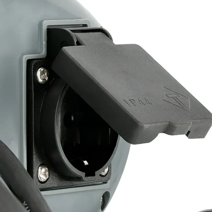 Neptun Durchflussschalter NDE-E 10 - Max. Druck: 10 bar - Nahaufnahme einer grauen Steckdose mit schwarzer Abdeckung, ideal für den Außenbereich, mit Schutzart IP44.
