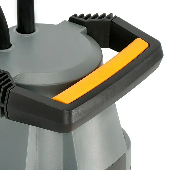 Neptun Klarwasser-Tauchpumpe NKP-E 22 - 220 W, Max. Fördermenge: 7.500 l/h - Nahaufnahme einer grauen Schmutzwasserpumpe mit schwarzem Griff und orangefarbener Akzentuierung, die Robustheit und Funktionalität betont.