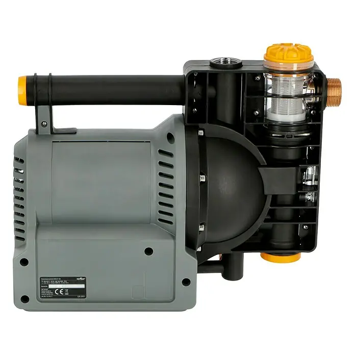 Neptun Hauswasserautomat NHA-E 120 - 1.200 W, Max. Fördermenge: 4.600 l/h, Max. Druck: 5 bar - Das Bild zeigt eine Hauswasseranlage mit grauem Gehäuse, schwarzem Pumpenkörper und gelben Akzenten, die für die Gartenbewässerung geeignet ist.