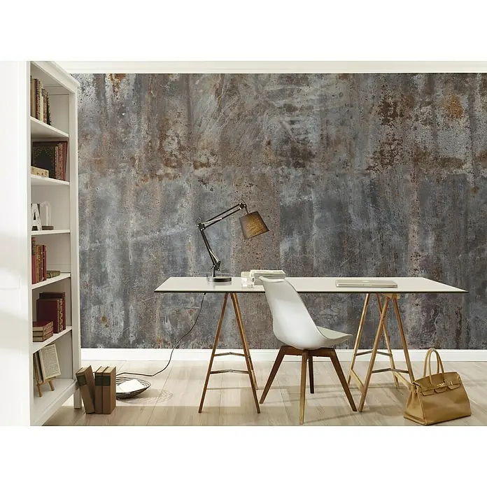 Rasch Fototapete Kupferplatte - B x H: 300 x 375 cm, Vlies - Ein stilvoller Arbeitsbereich mit einem modernen Schreibtisch, einem bequemen Stuhl und einem eleganten Bücherregal.