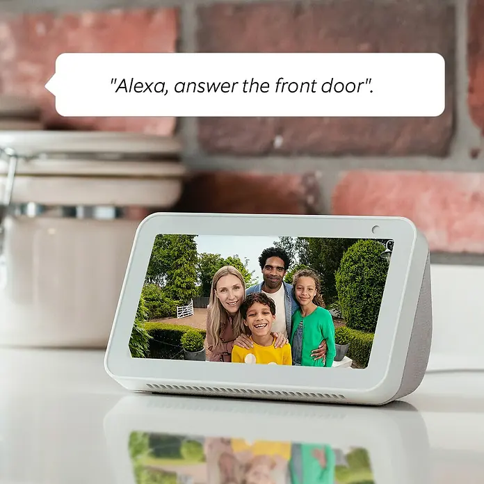 Ring Türklingel mit Kamera Video Doorbell Pro 2 Plug-in - Netzanschluss, Nickel matt, 1536p HD, 2,2 x 4,9 x 11,4 cm, Smarte Steuerung: Ring App - Intelligenter Bildschirm mit Anzeige eines Familienvideos, der durch Sprachbefehle wie "Alexa, beantworte die Haustür" gesteuert wird.