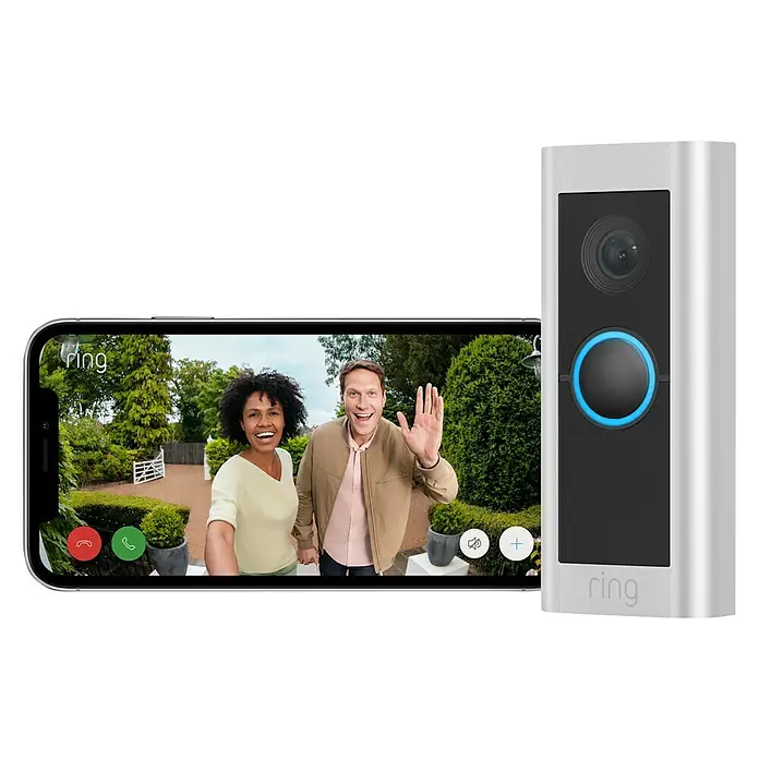 Ring Türklingel mit Kamera Video Doorbell Pro 2 Plug-in - Netzanschluss, Nickel matt, 1536p HD, 2,2 x 4,9 x 11,4 cm, Smarte Steuerung: Ring App - Ein silberner Ring Video Doorbell Pro 2 neben einem Smartphone, das eine Live-Ansicht von zwei Personen zeigt, die winken.