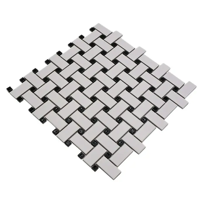 Mosaikfliese Basket CBAS 19 - 30 x 30 cm, Weiß/Schwarz, Matt - Graue rechteckige Keramikmosaikfliesen mit schwarzen Fugen auf schwarzem Hintergrund.