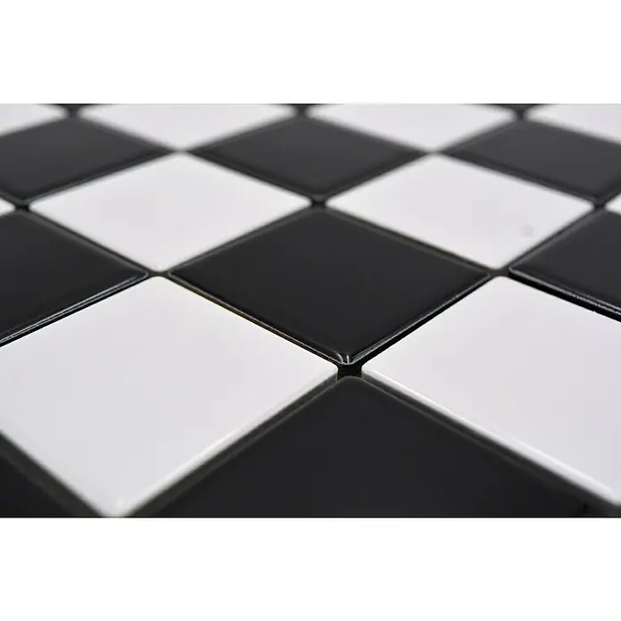 Mosaikfliese Quadrat CD 200 - 29,8 x 29,8 cm, Schwarz/Weiß, Glänzend - Nahaufnahme von schwarz-weißen Bodenfliesen im Schachbrettmuster, die ein klassisches und stilvolles Design für jeden Raum bieten.