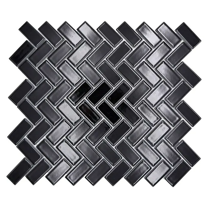 Mosaikfliese Fischgrät CHB 6BG - 29,8 x 29,8 cm, Schwarz, Glänzend - Nahaufnahme eines Mosaiks aus glänzenden, rechteckigen Fliesen in verschiedenen Grautönen auf schwarzem Hintergrund, ideal für stilvolle Akzente.