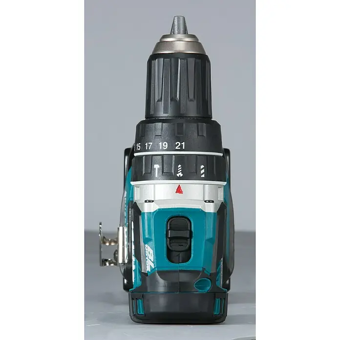 Makita LXT 18V Akku-Schlagbohrschrauber DHP484Z + Artikelnr. 33855482 hinzufügen* - 18 V, Ohne Akku, 54 Nm, Max. Schlagzahl: 30.000 /min - Nahaufnahme einer Akku-Bohrmaschine mit Drehmomenteinstellung, ideal für präzise Schraubarbeiten und Bohren.