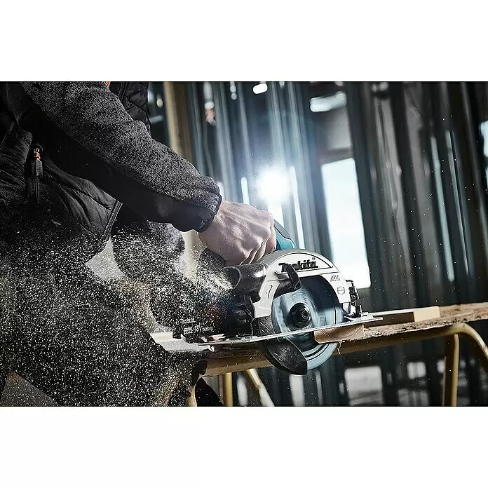 Makita LXT 18V Akku-Handkreissäge DHS660Z - 18 V, Ohne Akku, Leerlaufdrehzahl: 5.000 U/min - Anwendungsbeispiel