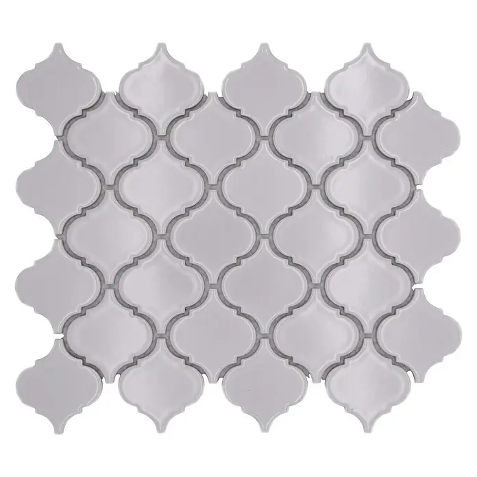 Mosaikfliese Florentiner Uni CLP 1WG - 29,3 x 24,5 cm, Weiß, Glänzend - Nahaufnahme eines Musters aus weißen, gewölbten Fliesen mit grauen Fugen, die ein dekoratives Element für jeden Raum darstellen.
