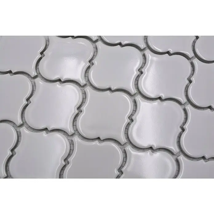 Mosaikfliese Florentiner Uni CLP 1WG - 29,3 x 24,5 cm, Weiß, Glänzend - Nahaufnahme von glänzenden, weißen arabischen Mosaikfliesen, ideal für Badezimmer- oder Küchenrückwände, die ein elegantes und modernes Design suchen.