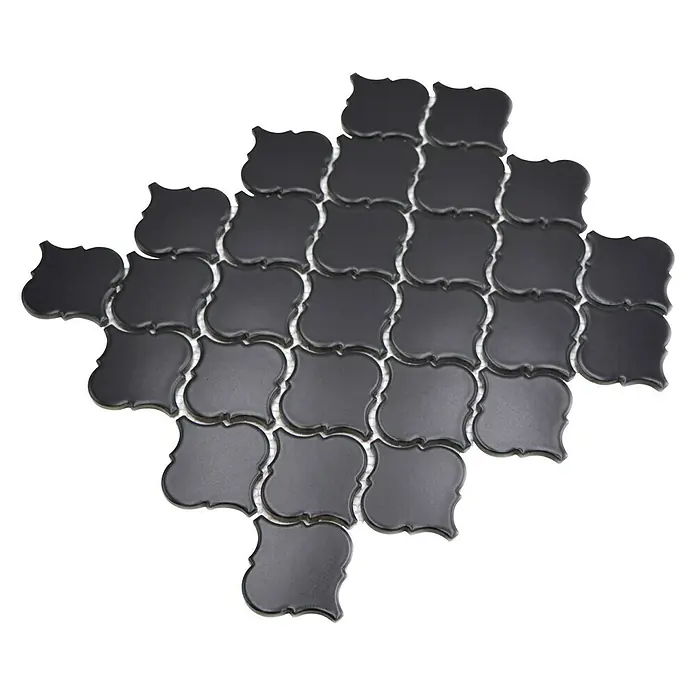 Mosaikfliese Florentiner Uni CLP 12BM - 29,3 x 24,5 cm, Schwarz, Matt - Nahaufnahme eines Musters aus schwarzen, marokkanisch inspirierten Fliesen, die ein elegantes und modernes Designelement bilden.