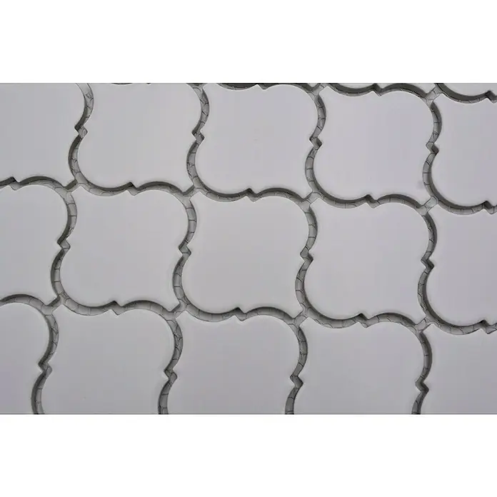 Mosaikfliese Florentiner Uni CLP 11WM - 29,3 x 24,5 cm, Weiß, Matt - Nahaufnahme von weißen, marokkanisch inspirierten Fliesen, die ein elegantes und zeitloses Muster für Wand- und Bodengestaltungen bieten.