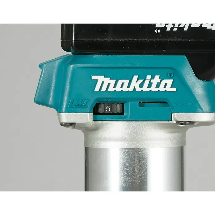 Makita LXT 18V Fresadora multifunción de batería DRT50Z - 18 V, Sin batería, Número de revoluciones de marcha en vacío: 10.000 r.p.m. - 30.000 r.p.m. - Primer plano de una fresadora Makita, destacando detalles como el control de velocidad y el logotipo de la marca.