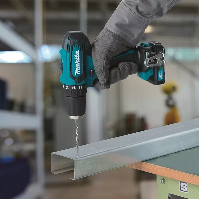 Makita CXT 12V max. Akku-Schlagbohrschrauber HP333DZ - 12 V, Ohne Akku, 30 Nm, Ohne Akku und Zubehör - Anwendungsbeispiel
