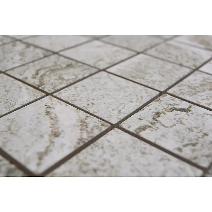 Mosaikfliese Quadrat HWA 4LG - 29,8 x 29,8 cm, Beige/Hellgrau, Matt - Nahaufnahme von beigen quadratischen Fliesen mit braunen Fugen. Das Fliesenmuster erzeugt eine moderne und elegante Atmosphäre.