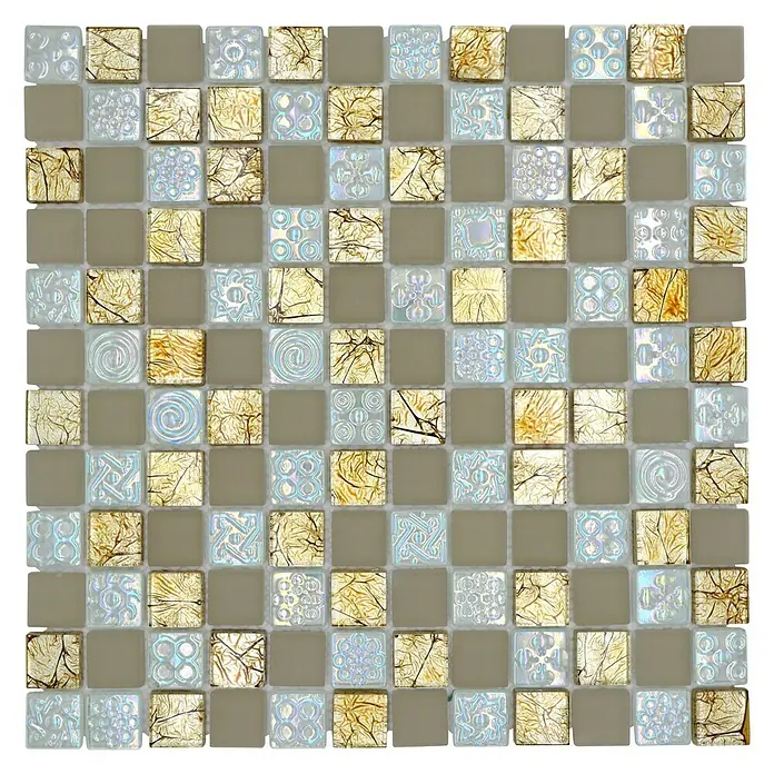 Mosaikfliese Quadrat Crystal Mix XCM 8LU80 - 29,8 x 29,8 cm, Champagner, Glänzend - Nahaufnahme der Keramikfliese, die verschiedene Muster in Gold-, Beige- und Blautönen aufweist und ein elegantes Erscheinungsbild verleiht.