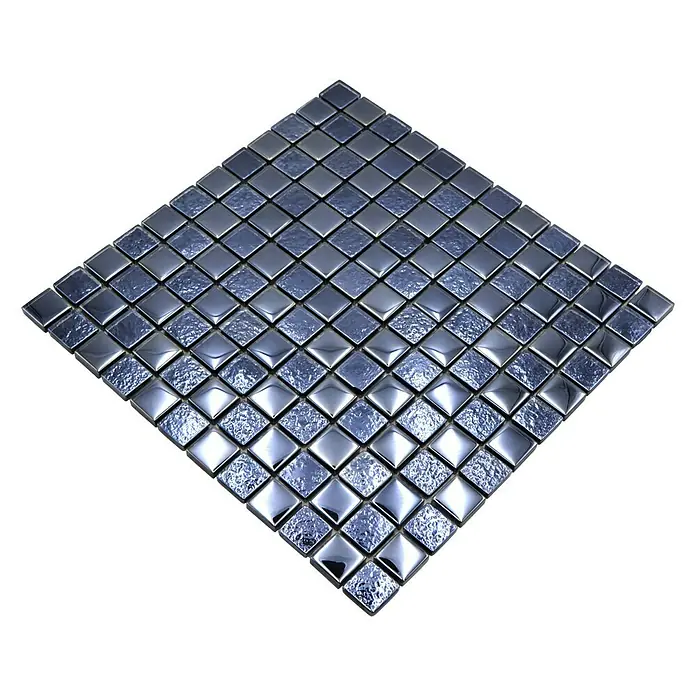 Mosaikfliese Quadrat Crystal Mix XCM 8LU89 - 29,8 x 29,8 cm, Schwarz, Glänzend - Quadratische, schimmernde Mosaikfliese mit metallisch-blauer Oberfläche, ideal für moderne Bad- und Küchengestaltungen.