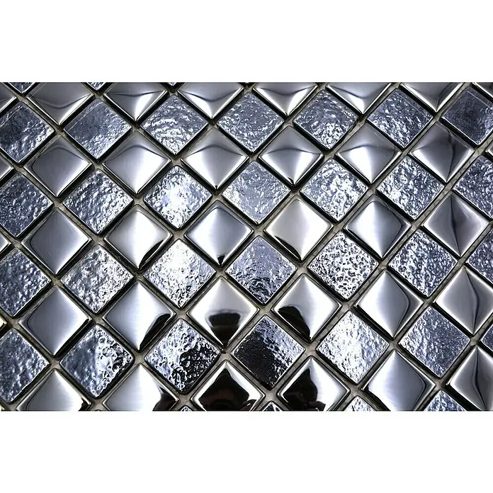 Mosaikfliese Quadrat Crystal Mix XCM 8LU89 - 29,8 x 29,8 cm, Schwarz, Glänzend - Detailaufnahme einer glänzenden, silberfarbenen Mosaikfliese mit quadratischen Elementen für stilvolle Wand- und Bodengestaltungen im Innenbereich.