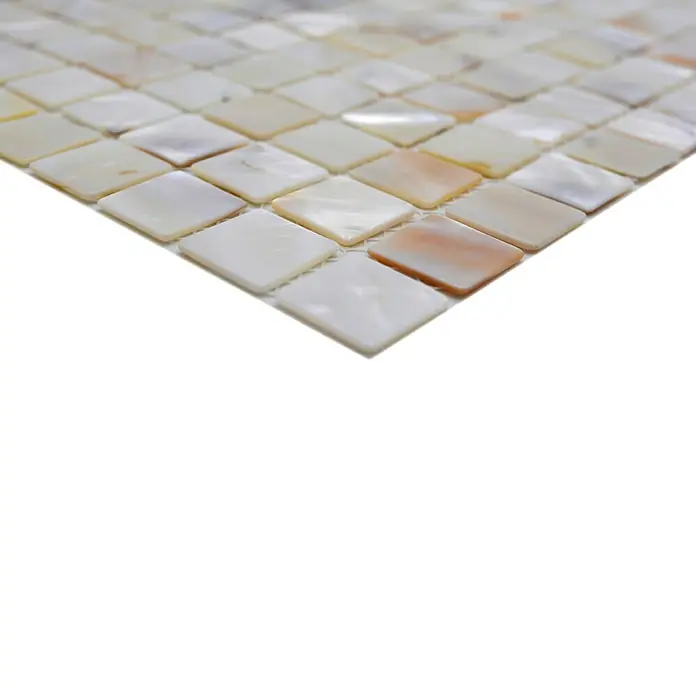 Mosaikfliese Quadrat Mix SM 201 - 30,5 x 30,5 cm, Perlmutt, Glänzend - Nahaufnahme von schimmernden, quadratischen Perlmuttmosaikfliesen mit natürlichen Farbvariationen, ideal für elegante Wand- und Bodenbeläge.