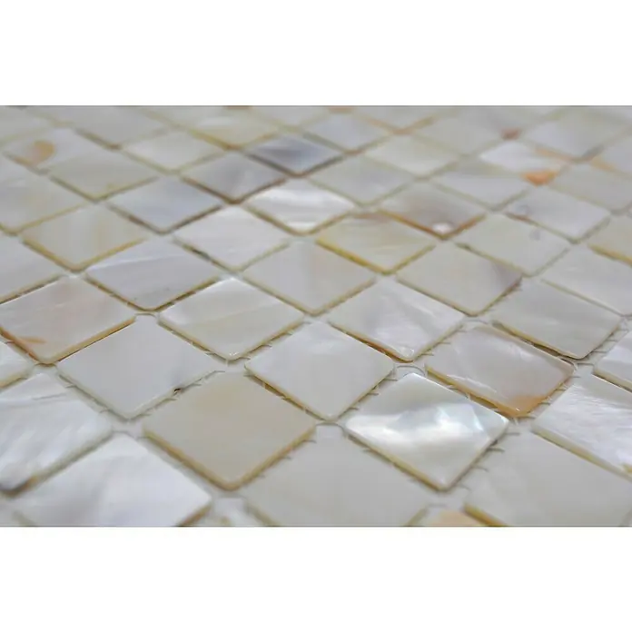 Mosaikfliese Quadrat Mix SM 201 - 30,5 x 30,5 cm, Perlmutt, Glänzend - Nahaufnahme von schimmernden, quadratischen Perlmutt-Mosaikfliesen, die ein elegantes, reflektierendes Muster für stilvolle Oberflächen bilden.