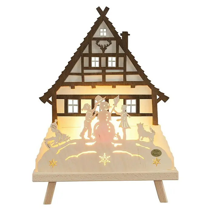 LED-Weihnachtsdekoleuchte Waldhaus - 6 x 30 x 41 cm, Natur, Braun, Netzbetrieben, LED - Weihnachtliche Fensterdekoration: Holzhaus mit spielenden Kindern und Schneemann, beleuchtet. Ideal für festliche Stimmung.