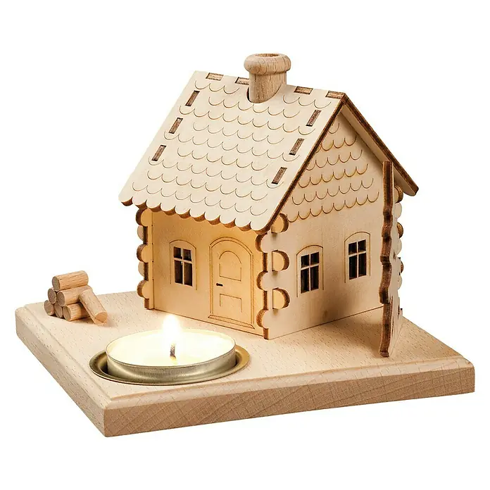 Räucherhäuschen mit Teelichthalter - L x B x H: 10 x 11,5 x 11,5 cm - Bild eines hölzernen Räucherhauses mit einem Teelicht, das ein gemütliches Ambiente schafft.