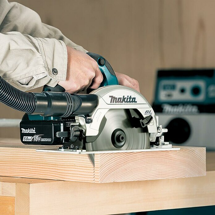 Makita Akku-Handkreissäge DHS660Z18 V, Ohne Akku, Leerlaufdrehzahl: 0 U/min - 5.000 U/min Use Shot