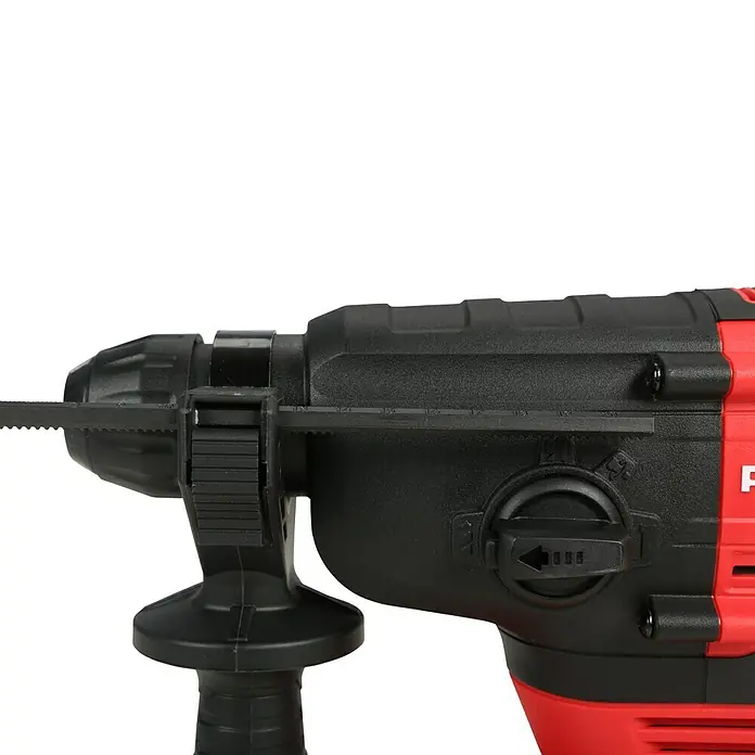 Powerworks Akku-Bohrhammer PD24SDS2 - 24 V, Ohne Akku, 2 J - Nahaufnahme eines roten und schwarzen Bohrhammers mit Tiefenanschlag. Optimal für Bohr- und Abbrucharbeiten.