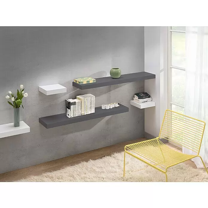 Dolle Estante flotante Big Boy - L x An x Al: 57 x 25 x 5 cm, Gris, Carga soportada: 30 kg - Estantes flotantes surtidos grises y blancos que exhiben libros, un jarrón y objetos decorativos.