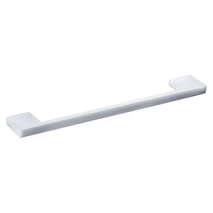 Rei Tirador para muebles - Tipo de tirador del mueble: Barra, L x An x Al: 189 x 27 x 9 mm, Aluminio, Cromado - Primer plano de un tirador de armario plateado moderno con líneas limpias y extremos rectangulares sobre un fondo negro.