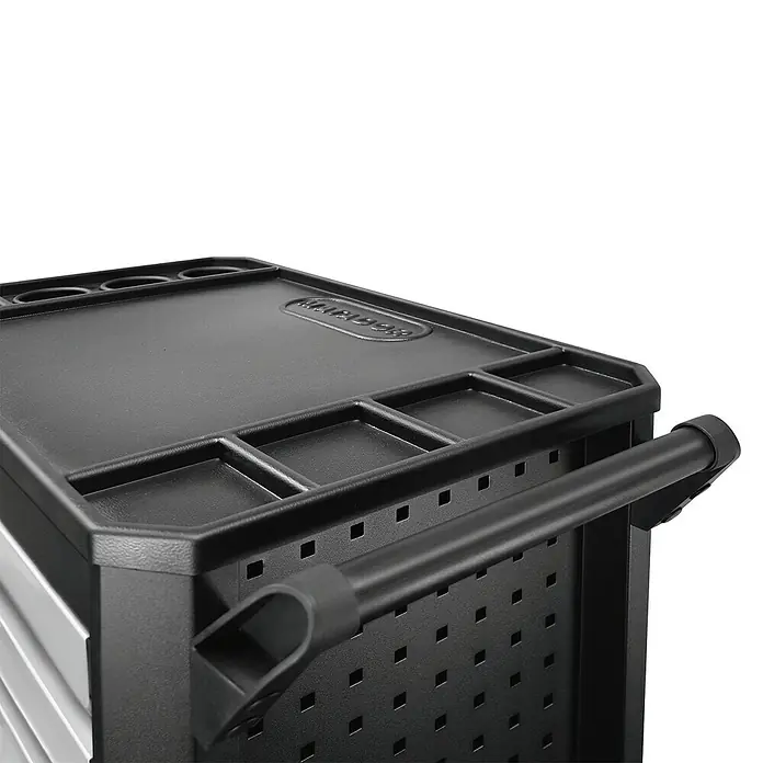 Matador Werkstattwagen Ratio Industrial - L x B x H: 470 x 785 x 1.030 mm, Anzahl Schubladen: 7 Stk., Zubehör: 242 -tlg. - Detailaufnahme eines schwarzen Werkzeugwagens mit Ablagefächern und Griff. Ideal für Werkstatt und Hobbyraum.