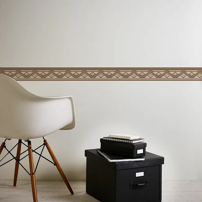 A.S. Création Only Borders 11 Tapetenborte 3D-Grafik - Kunststoff, Creme/Braun - Braune Bordüre mit geometrischem Muster an einer hellen Wand, die einen stilvollen Akzent setzt. Ein Hingucker!