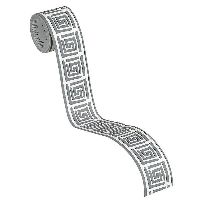 A.S. Création Only Borders 11 Tapetenborte Mäander-Ornament - Kunststoff, Weiß/Grau - Nahaufnahme einer Rolle dekoratives Klebeband mit einem grauen Mäandermuster auf einem schwarzen Hintergrund. Ideal zum Basteln und Dekorieren.