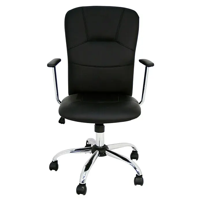 Silla de oficina Magalí - Negro, Reposabrazos - Primer plano de una silla de oficina negra con base y reposabrazos cromados. La silla cuenta con un respaldo alto y ruedas.