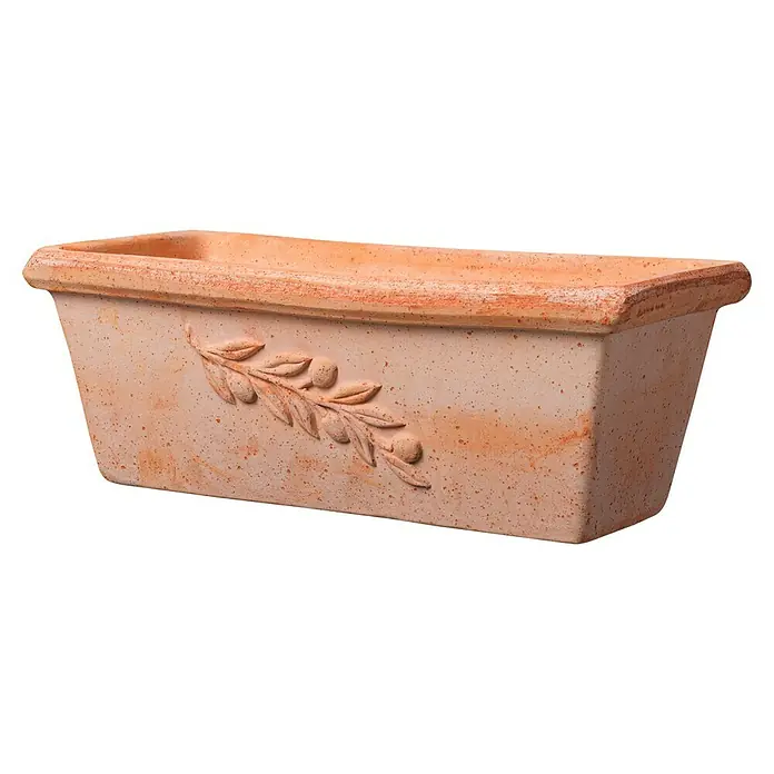 Deroma Olive Pflanzkasten - Außenmaß (L x B x H): 50 x 24 x 18 cm, Naturmaterialien, Terracotta, Strukturoptik - Rechteckiger Terrakotta-Pflanzkasten mit Olivenzweig-Dekor, ideal für Garten und Balkon. Rustikaler Charme für Ihre Pflanzen.