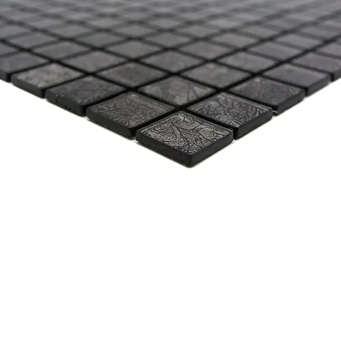 Mosaikfliese Quadrat Crystal Uni CM 4BL12 - 30 x 30 cm, Schwarz, Glänzend - Nahaufnahme von quadratischen, schwarzen Mosaikfliesen, die ein stilvolles und modernes Designelement für jeden Raum darstellen.