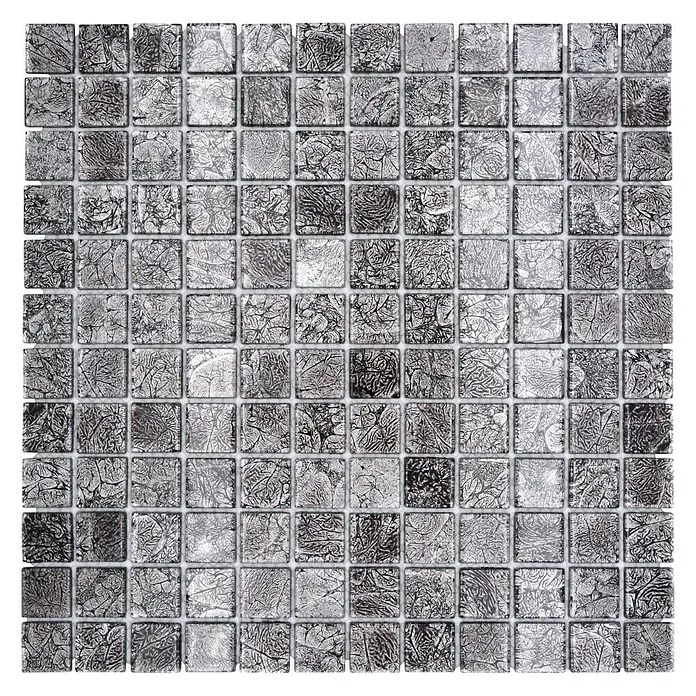 Mosaikfliese Quadrat Crystal Uni CM 4BL12 - 30 x 30 cm, Schwarz, Glänzend - Nahaufnahme eines Mosaiks mit quadratischen, silberfarbenen Glasfliesen mit feinen Rissmustern. Das elegante Design verleiht jedem Raum einen Hauch von Luxus.