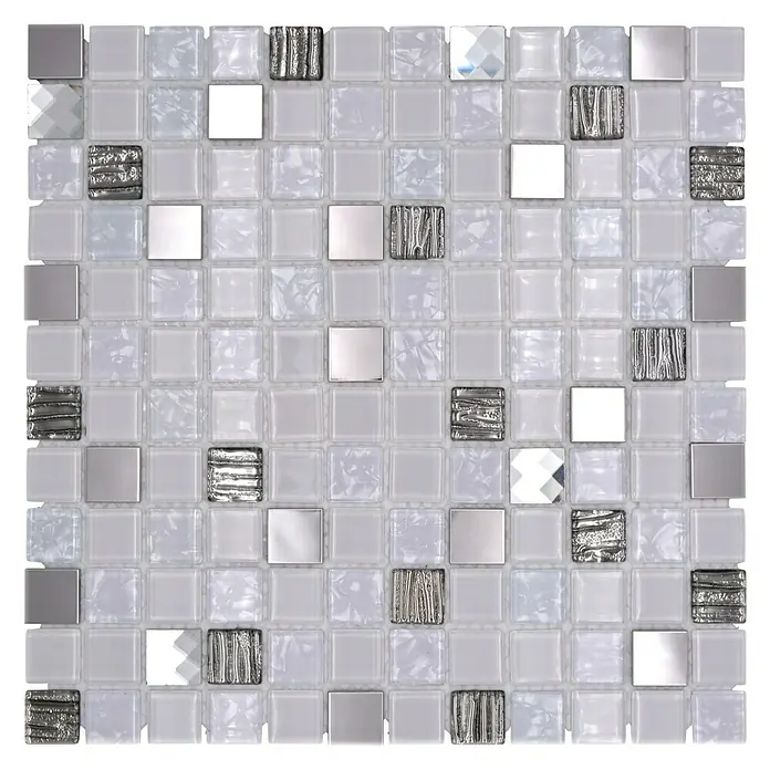 Mosaikfliese Quadrat Crystal Mix CM 424 - 30 x 30 cm, Weiß/Silber, Glänzend - Nahaufnahme eines Mosaiks mit quadratischen Fliesen in Weiß-, Grau- und Silberfarben, das eine elegante und moderne Optik bietet.