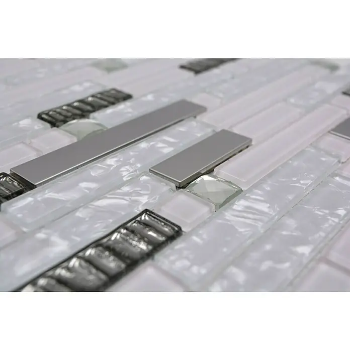 Mosaikfliese Verbund Crystal CM GV498 - 29,8 x 30,4 cm, Weiß/Silber, Glänzend - Nahaufnahme der weißen und grauen Glasmosaikfliesen, die für ein modernes und elegantes Innendesign verwendet werden können.