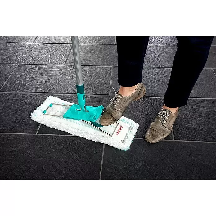 Leifheit Bodenwischer Profi XL micro duo mit Aluminiumstiel - 42 cm, 75 % Polyester, 25 % Polyamid - Anwendungsbeispiel