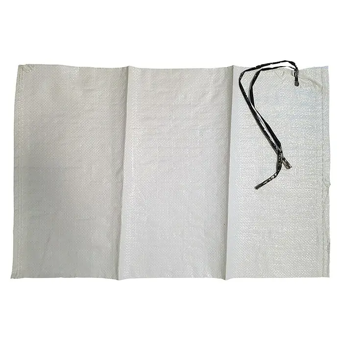 Gewebesack - 60 x 105 cm, Polypropylen, 5 Stk. - Nahaufnahme eines weißen Sandsacks mit einem schwarzen Verschlussband, ideal für Bau- oder Hochwasserschutzprojekte.